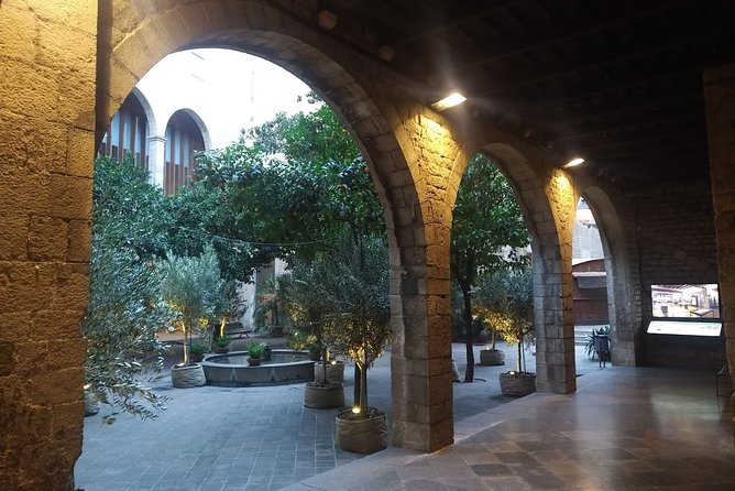 Barcelona Gothic Quarter Walking Tour with Tapas - Pont del Bisbe, Barcelona’s great photo stop