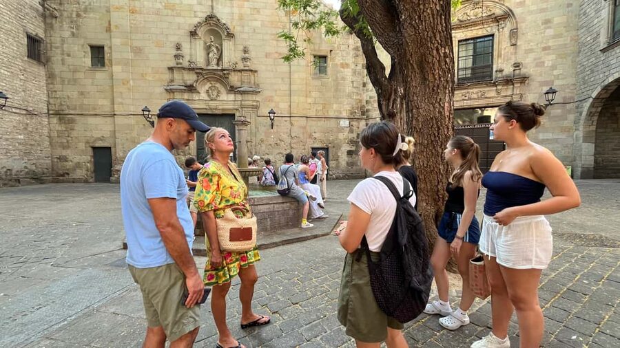 Barcelona Gothic WalkingTour: Roman Walls & Hidden Courtyard - Saint Philip Neri and the scars of the Civil War