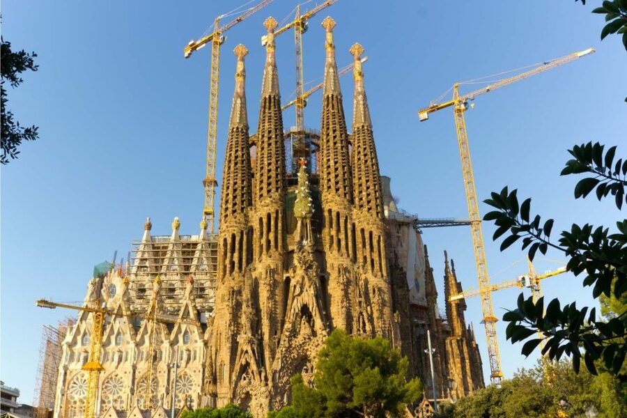 Barcelona: Guided Sagrada Familia Tour & Skip-The-Line Entry - Entering through a separate line