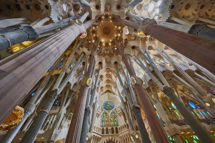 Barcelona: Guided Tour of Sagrada Familia - Meeting your guide outside a busy landmark