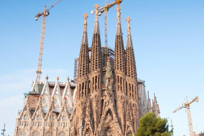 Barcelona: Highlights of Sagrada Familia Max 6 People Guided Tour - Why the Sagrada Familia needs a guide