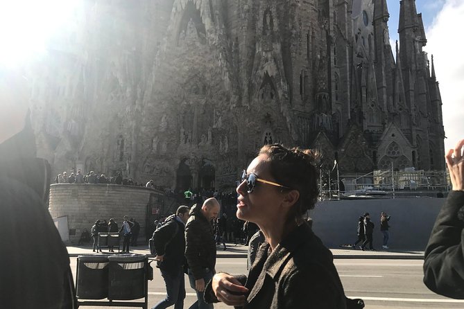Barcelona: Highlights of Sagrada Familia Max 6 People Guided Tour - Practical details that can make or break the visit