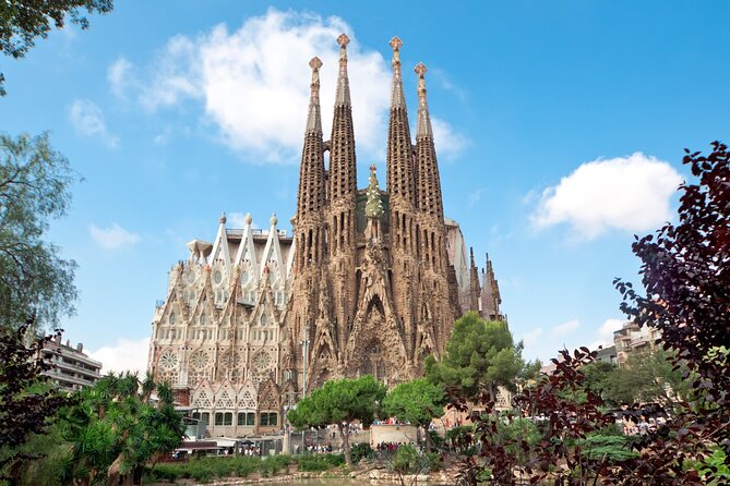 Barcelona Highlights Sagrada Familia and Park Guell Semi-Private - Why this pairing works so well