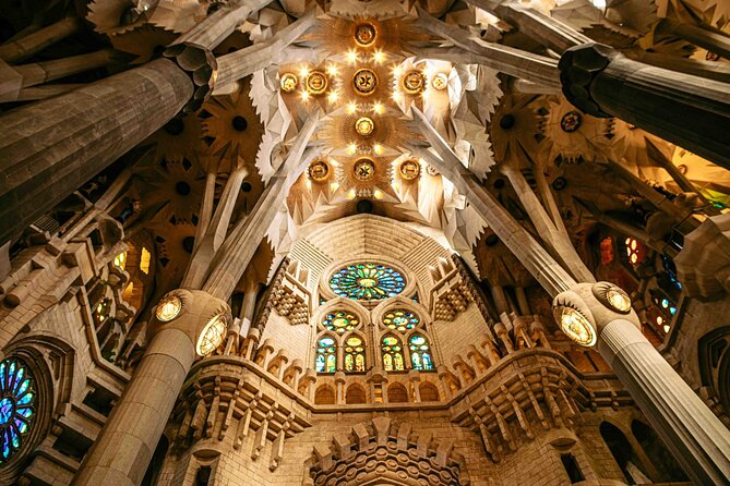 Barcelona Highlights Sagrada Familia and Park Guell Semi-Private - What the guide adds to the experience