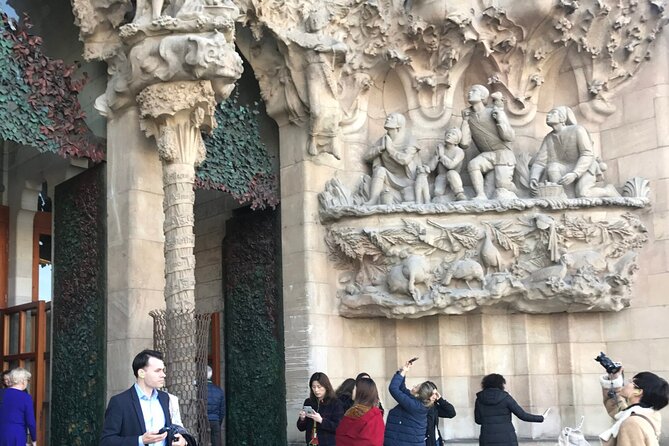 Barcelona Highlights Sagrada Familia and Park Guell Semi-Private - Who should book this Barcelona tour?