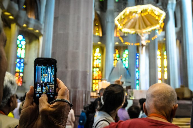 Barcelona Highlights & Sagrada Familia Tour: Priority Access - The guide can make or break the day
