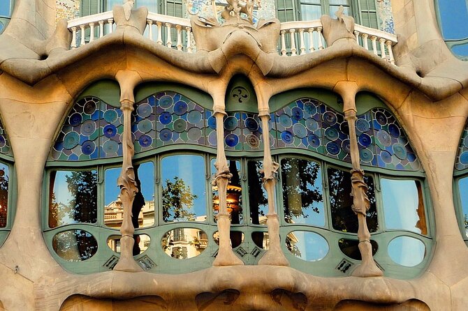 Barcelona in 1 Day: Sagrada Familia, Park Guell,Old Town & Pickup - Sagrada Familia: the main interior visit