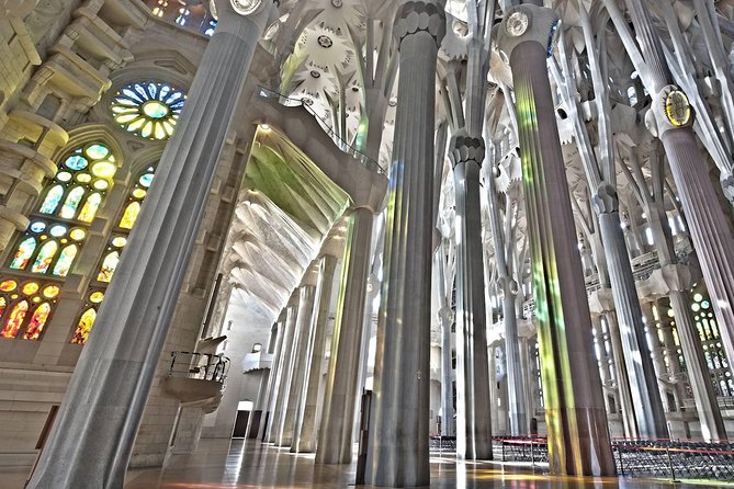 Barcelona in 1 Day: Sagrada Familia, Park Guell,Old Town & Pickup - Montjuïc starts the day with city views