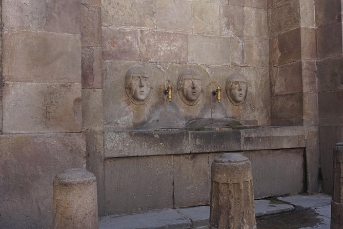 Barcelona in One Day: Gaudí, Gothic Quarter &Tapas (Private Tour) - Gaudí on Passeig de Gràcia