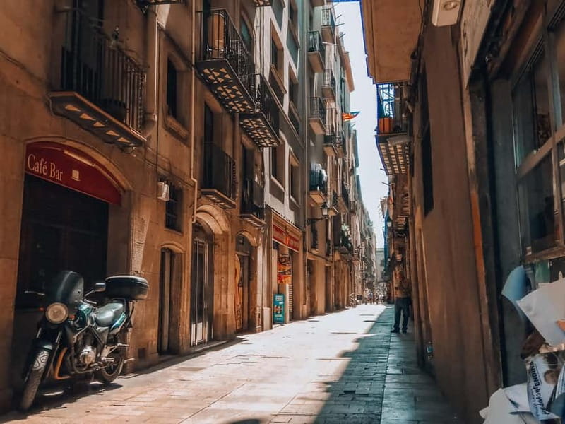 Barcelona: Introduction to the Gothic Quarter Walking Tour - Key details at a glance