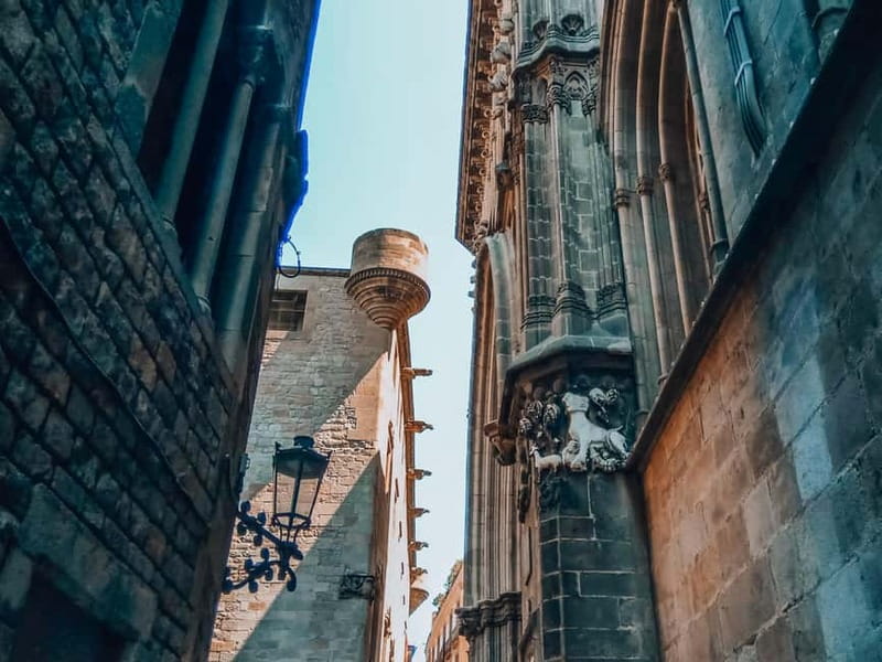 Barcelona: Introduction to the Gothic Quarter Walking Tour - Dragons, saints, rebels, and a unicorn