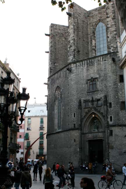 Barcelona Jewish & Gothic Tour - Plaça Catalunya and the changing city