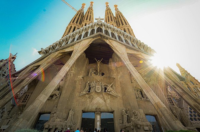 Barcelona La Sagrada Familia Guided Tour with Tickets - The facades and Gaudí’s visual language