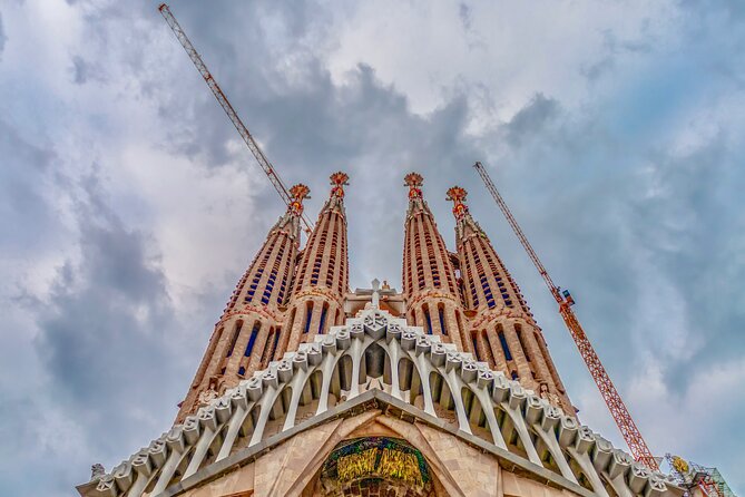 Barcelona La Sagrada Familia Guided Tour with Tickets - Group size, pace, and the English guide
