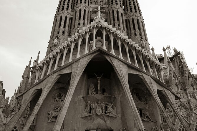 Barcelona La Sagrada Familia Guided Tour with Tickets - Meeting near Carrer de Mallorca, 418
