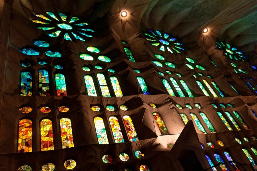 Barcelona: La Sagrada Familia & Park Guell Small-Group Tour - Who should book this seven-hour route