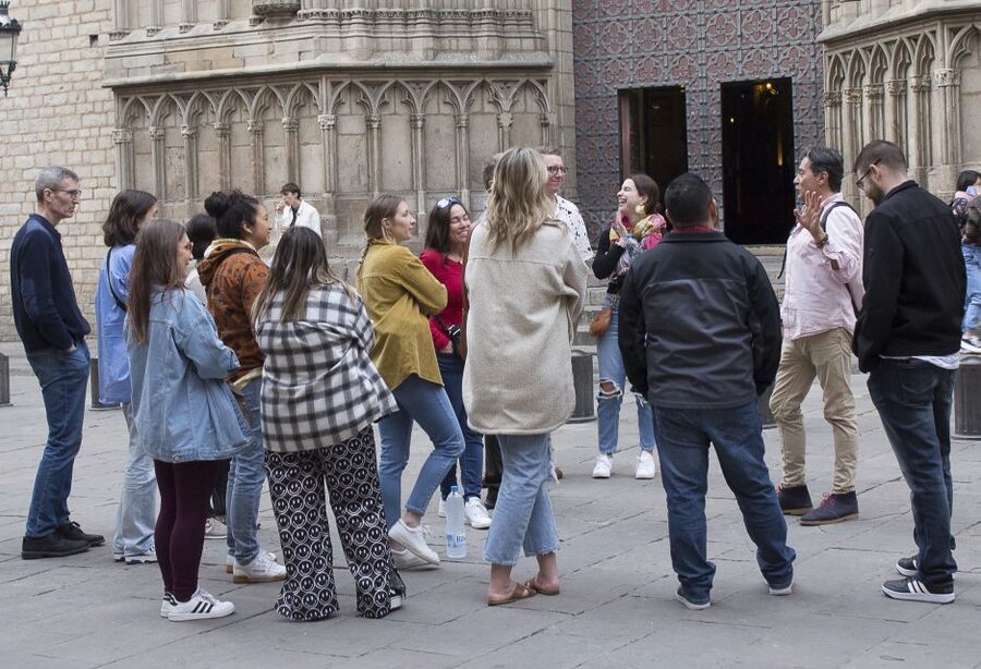 Barcelona: Market, Tasty Tapas/Food and Gothic History Tour - Roman Barcelona and the Gothic Quarter on foot