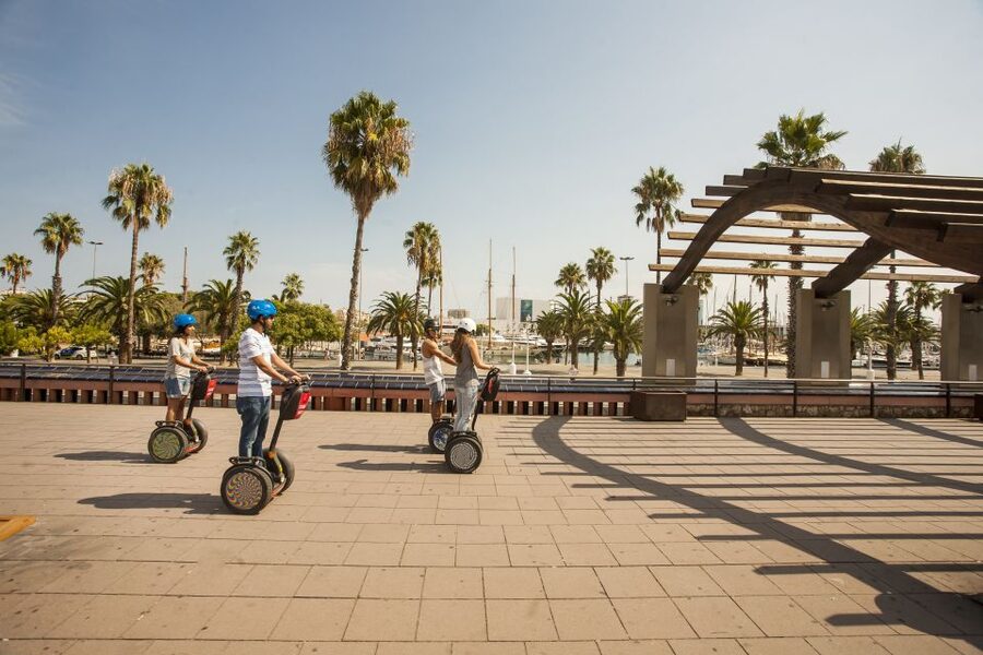 Barcelona: Old Port and Gothic Quarter Guided Segway Tour - What the one-hour schedule really means