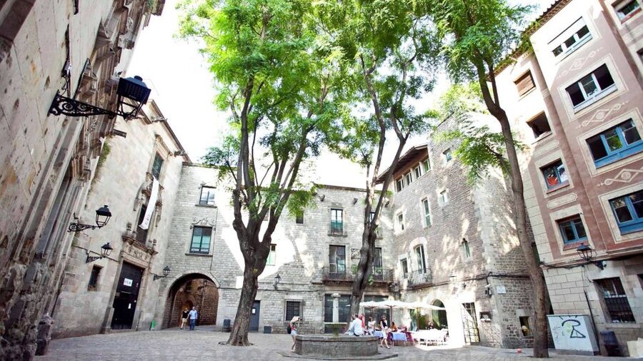Barcelona: Old Town and Gothic Quarter Walking Tour - La Rambla and La Boqueria Market