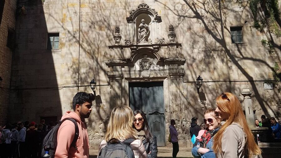 Barcelona: Old Town and Gothic Quarter Walking Tour - Santa Maria del Mar and El Born