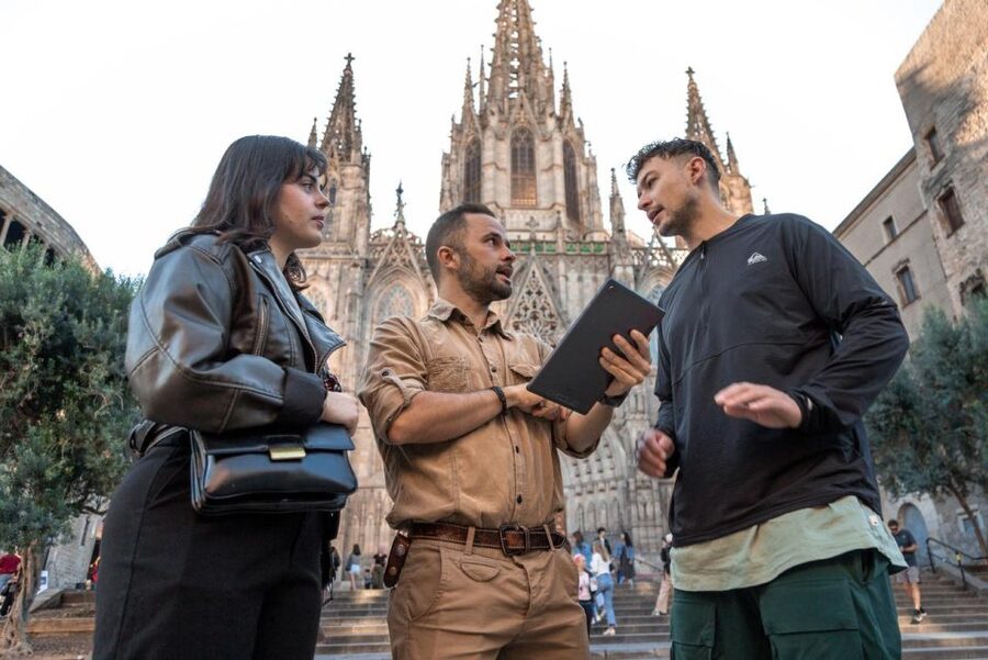 Barcelona Old Town Private Walking Tour with Local Historian - Cathedral views without an interior visit
