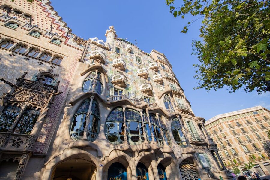 Barcelona: Old Town Walking Tour with Optional Casa Batlló - How much value do you get for $18?