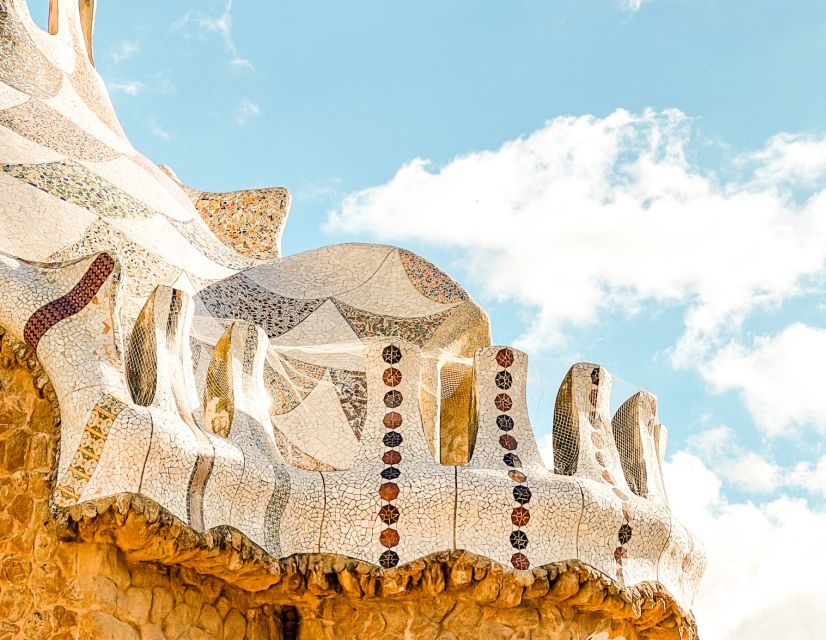 Barcelona: Park Güell & La Sagrada Familia Tickets and Tour - What the guide adds to Gaudí’s work