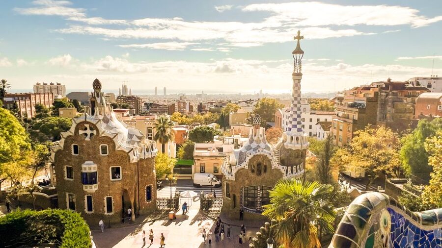 Barcelona: Park Güell & La Sagrada Familia Tickets and Tour - Walking, crowds, and the real pace of four hours