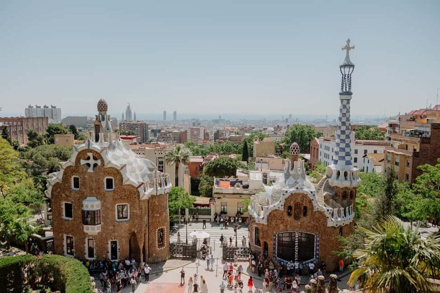 Barcelona: Park Güell, Sagrada Familia, Cable Car & More - Entering Park Güell with reserved access