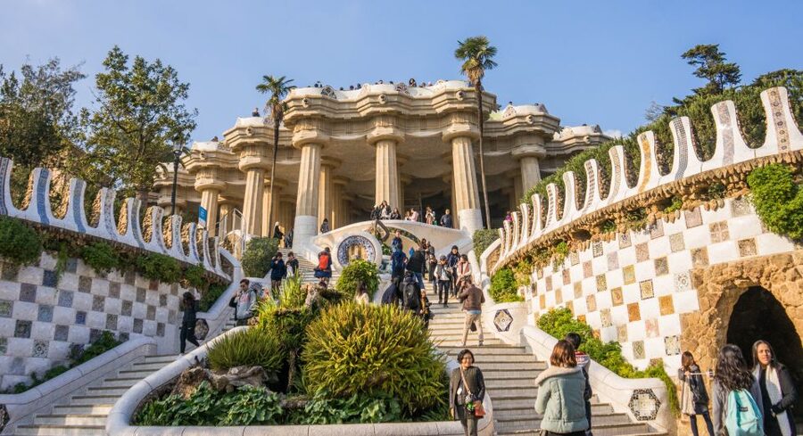 Barcelona: Park Güell & Sagrada Familia Guided Tour - Inside Sagrada Familia for about 75 minutes