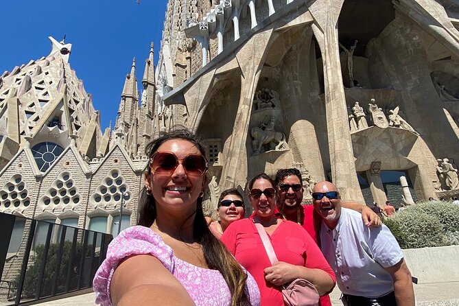 Barcelona Premium: Gothic, Montjuic, Sagrada Familia & Park Güell - Montjuïc by private transport, with city views