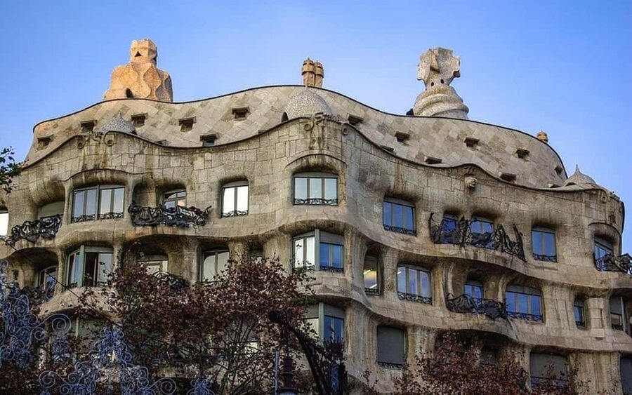 Barcelona Private City Tour: Sagrada Familia & Highlights - A useful four-hour introduction to Barcelona
