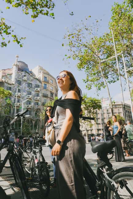 Barcelona Private E-Bike Tour (2.5h): Gaudí & City Stories - Barceloneta and Vila Olímpica by bike