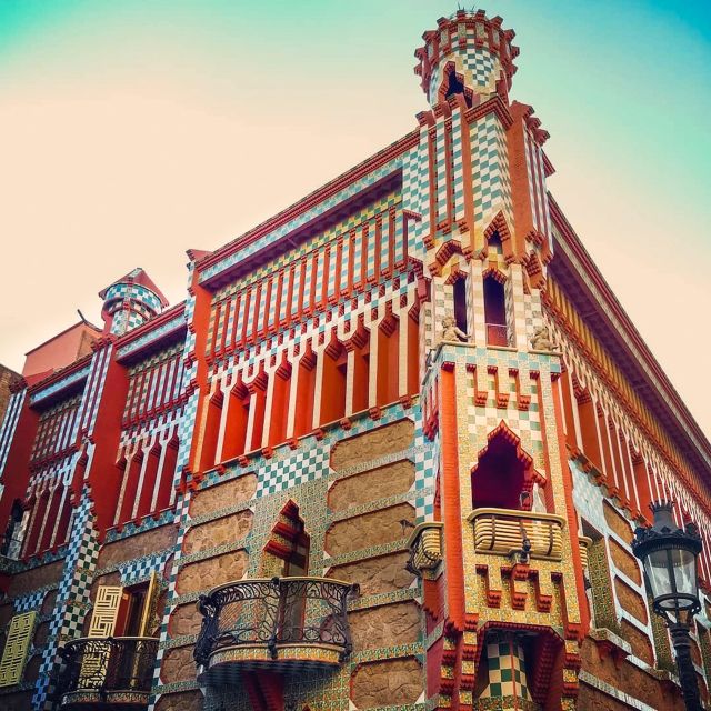Barcelona: Private Gaudi Tour to Casa Mila & Casa Vicens - Casa Milà and the rooftop experience