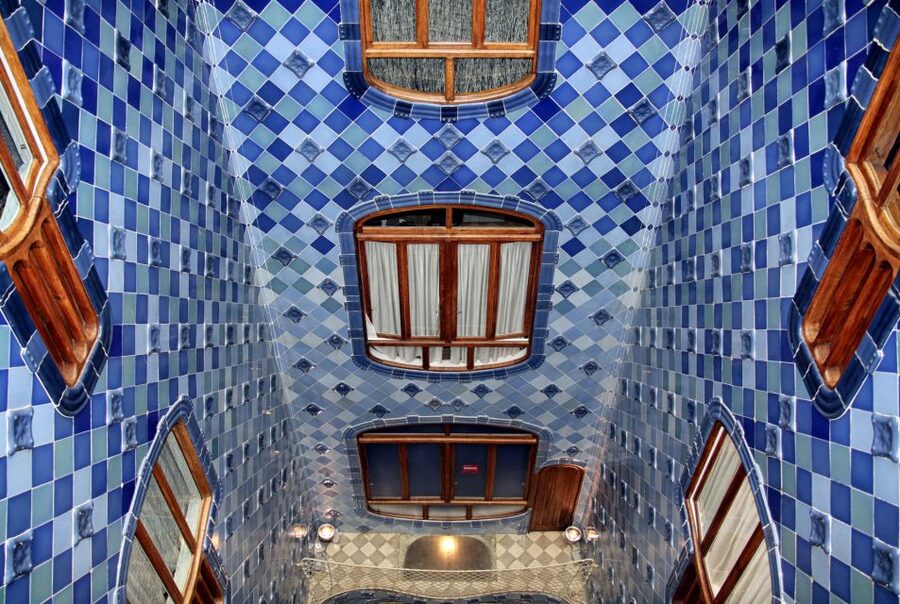 Barcelona: Private Gaudi Tour to Casa Mila & Casa Vicens - What the guide adds to the experience