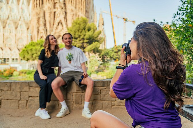 Barcelona : Private Photoshoot Outside Sagrada Familia - What this Sagrada Familia photo session actually gives you