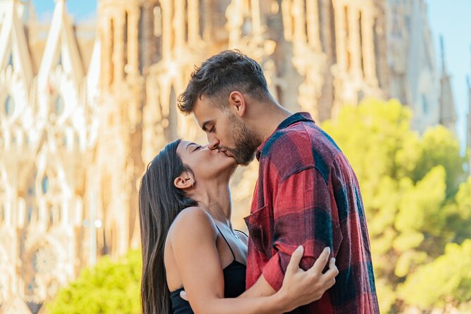 Barcelona : Private Photoshoot Outside Sagrada Familia - The photographers make the difference