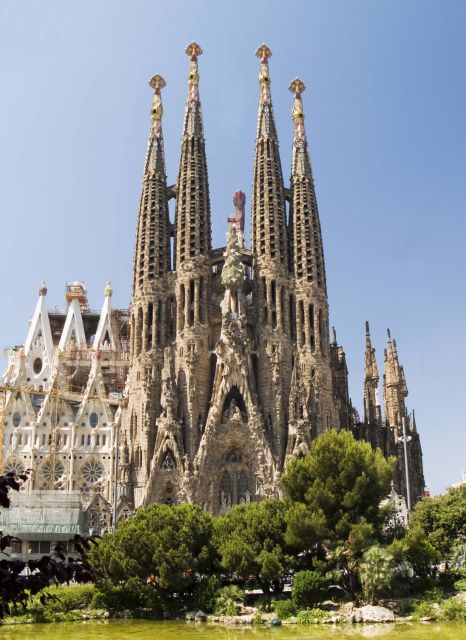 Barcelona: Private Sagrada Familia and Park Guell Tour - Park Guell and Gaudi’s outdoor work