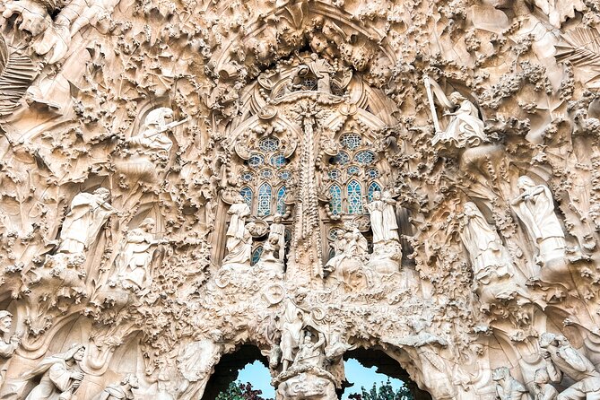 Barcelona: Private Sagrada Familia & Park Guell tour with Pickup - Who will enjoy this tour most?