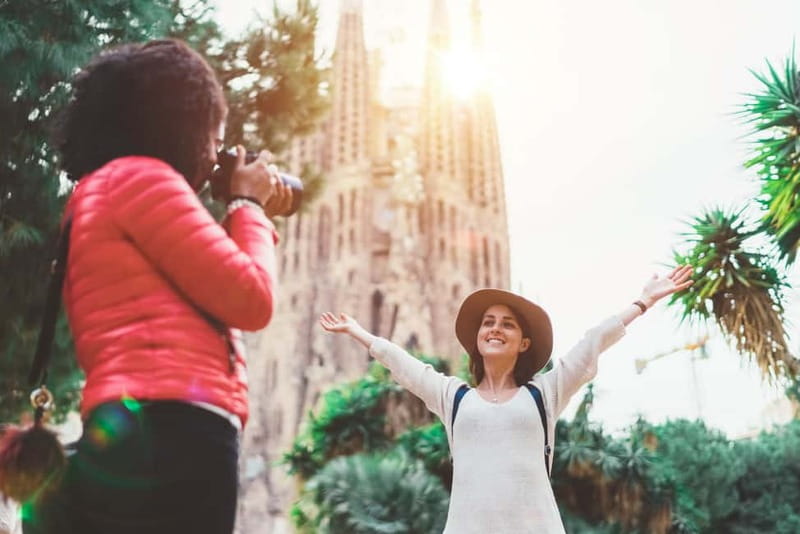 Barcelona: Private Sagrada Familia Photoshoot - What the 60-minute package adds