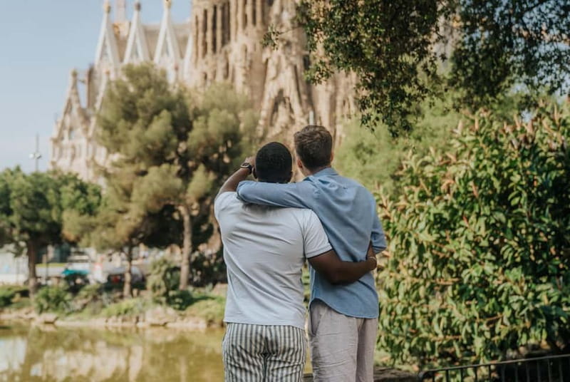 Barcelona: Private Sagrada Familia Photoshoot - How the photographers handle people and poses