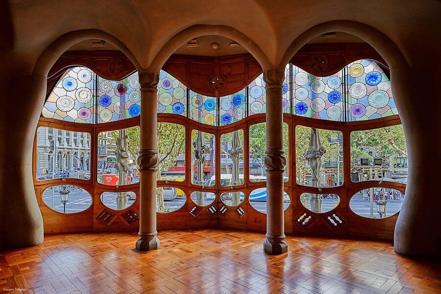 Barcelona: Private Tour of Casa Batllo with Reserved Access - Reading Gaudí’s facade before you enter
