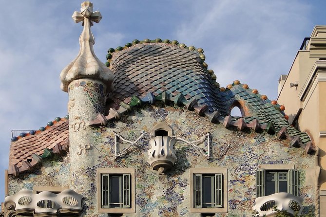 Barcelona Private Walking Tour with Skip the Line La Pedrera and Casa Batllo - What the private format is worth