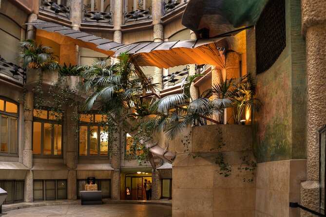 Barcelona: Reserved Entrance to Casa Mila (La Pedrera) with Audio - Timing your visit in a Barcelona day