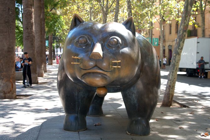 Barcelona's El Raval and the Gothic Quarter: A Self-Guided Audio Tour - Can Culleretes, Carrer d’Avinyó, and local legends