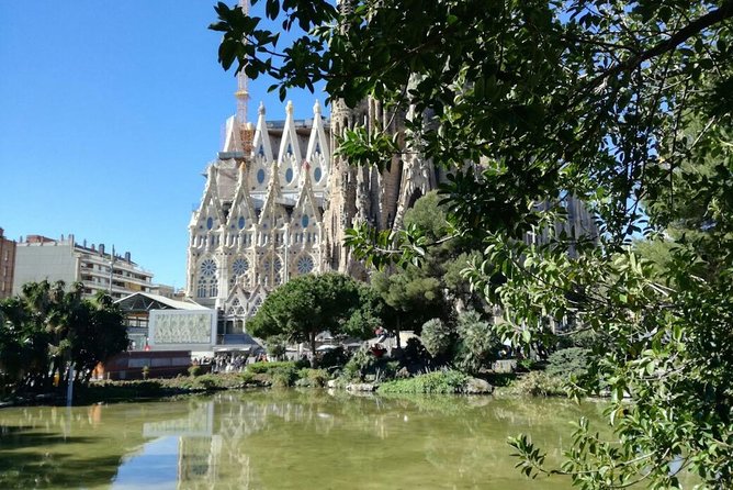 Barcelona’s Soul: Sagrada Familia Tour - Inside Gaudi’s cathedral for 90 minutes