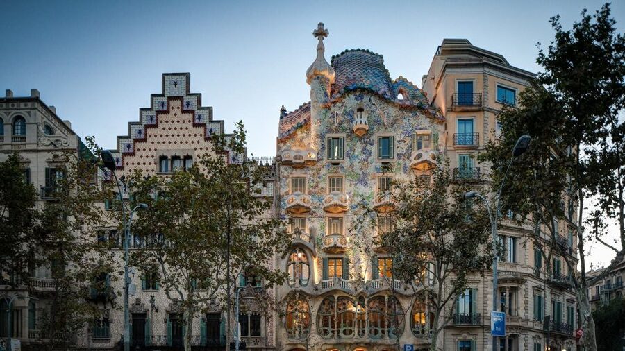 Barcelona: Sagrada Familia and City Tour with Hotel Pickup - Key points at a glance