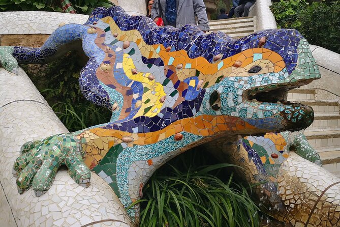 Barcelona Sagrada Familia and Guell Park drink and tapa - Why the guide can make or break the afternoon