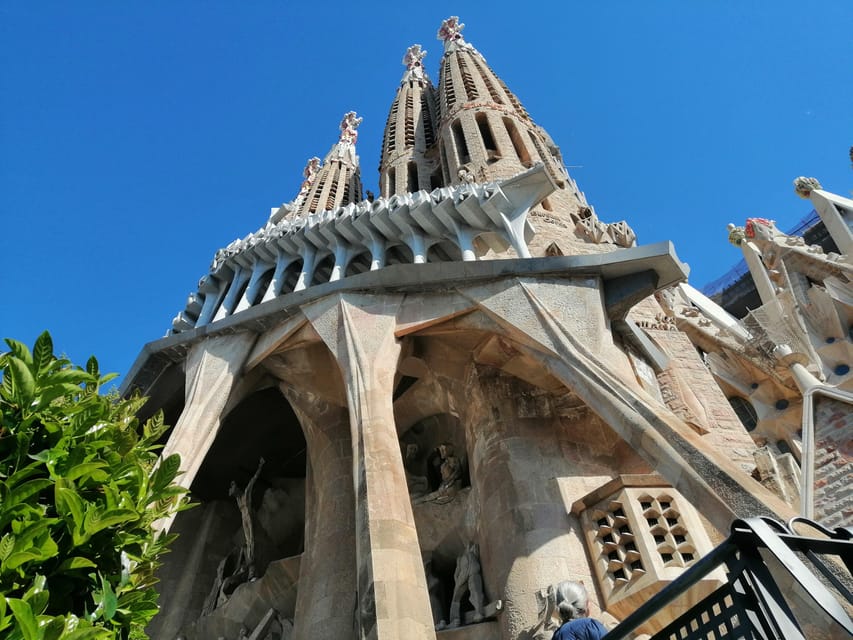Barcelona: Sagrada Família and Park Güell Guided Tour - Key points at a glance