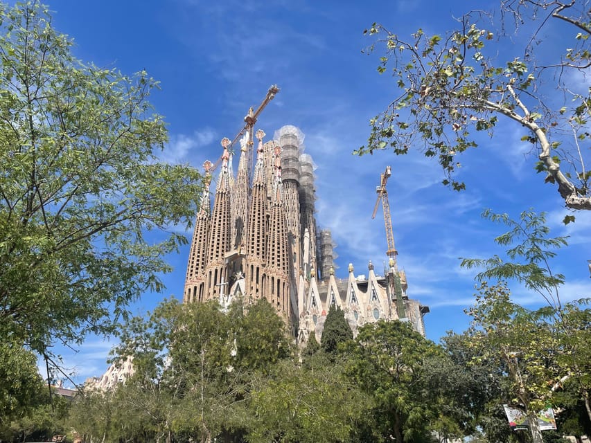 Barcelona: Sagrada Família and Park Güell Guided Tour - Small practical choices that make the visit better